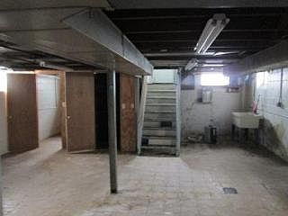 1st image of 989 Moran Ave