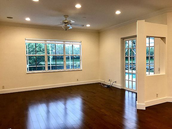 3rd image of 1123 Chenille Cir