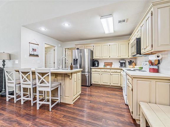 4th image of 2 Llanon Dr