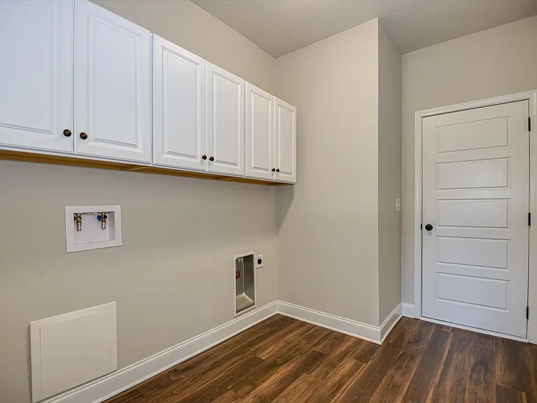 1030 Swan Ct — Photo 9