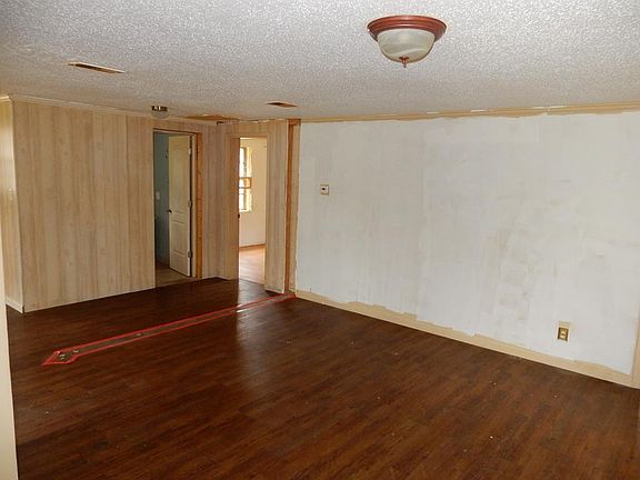 4th image of 609 Dakota St