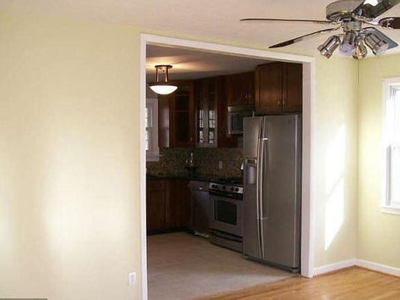 4th image of 1700 Crawford Dr