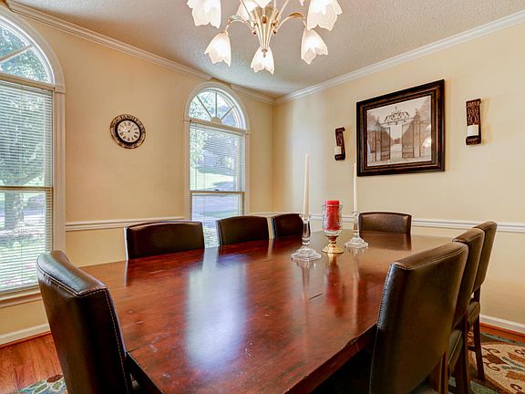 3rd image of 1736 Blackwood Dr