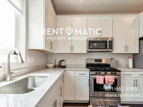 4th image of 2701 S Clover Cir