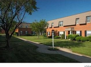 2763 Pease Dr #B202, Rocky River, OH 44116