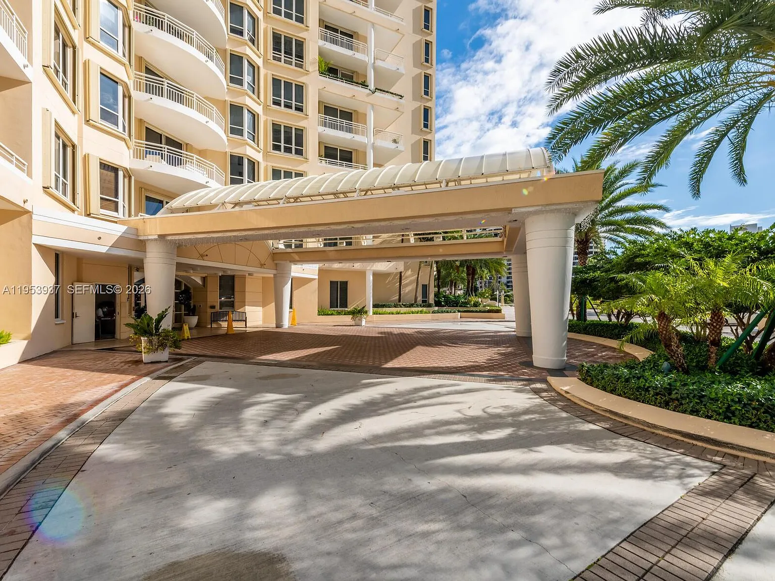 2 bed, 1310 sqft, $5,200 — Photo 4