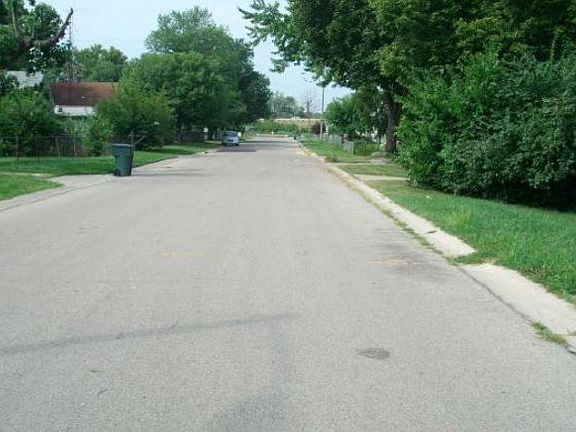 3rd image of 2453 Oneida Dr