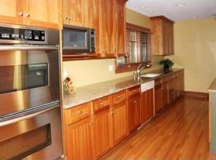 9925 Dellridge Rd, Bloomington, MN 55425