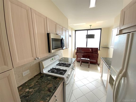 5th image of 27110 Grand Central Parkway #24W