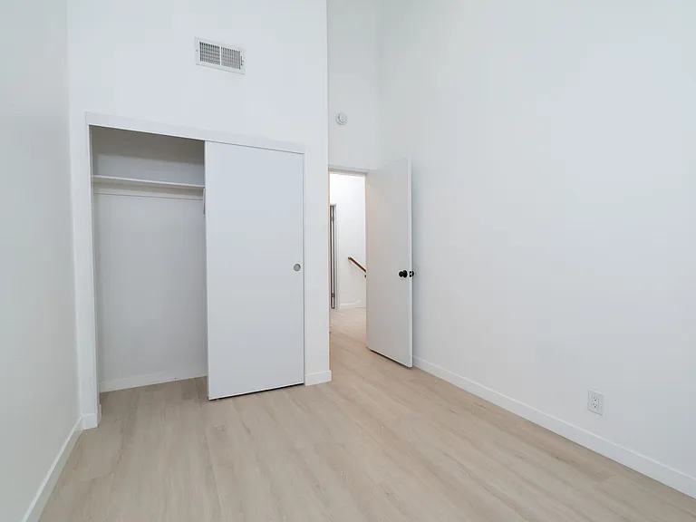 525 N Alhambra Ave #C — Photo 17