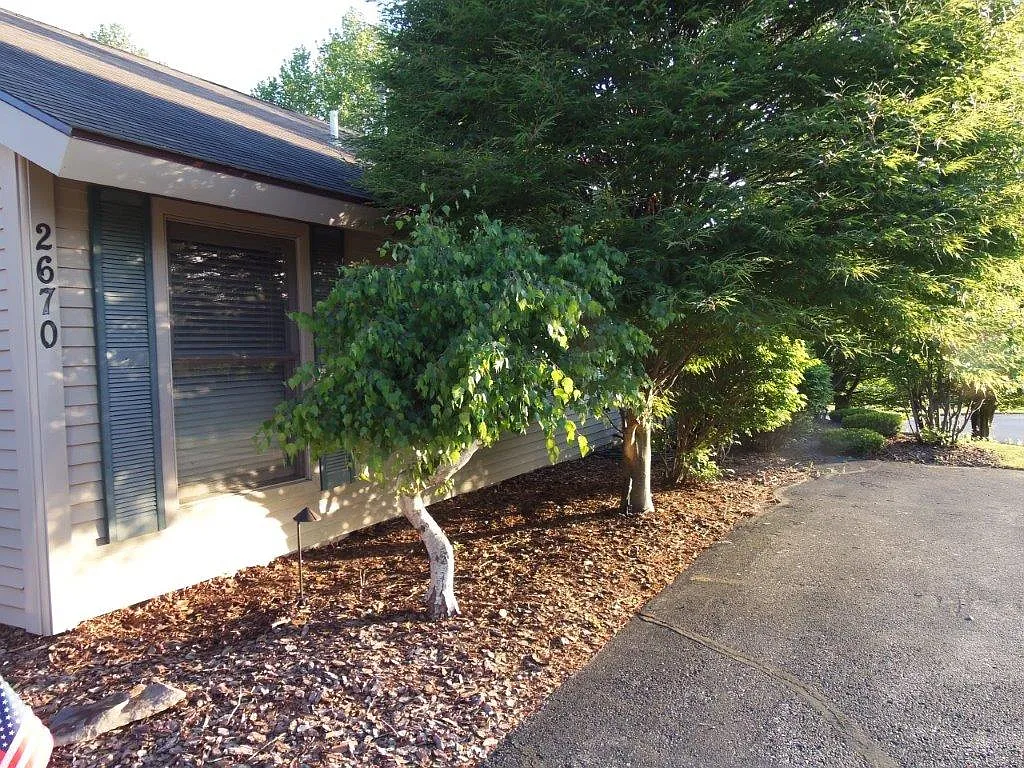 4 bed, 3.5 bath, 2689 sqft, $3,900 — Photo 1