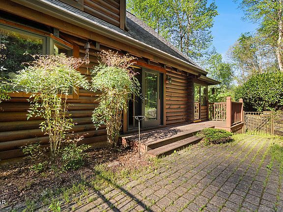 3rd image of 2202 Price Cove Rd