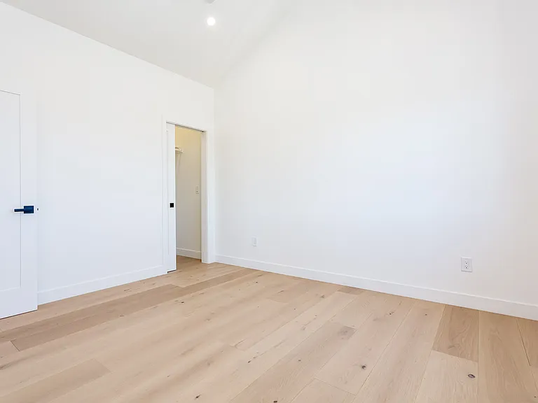 4424 Cherokee Ave — Photo 5