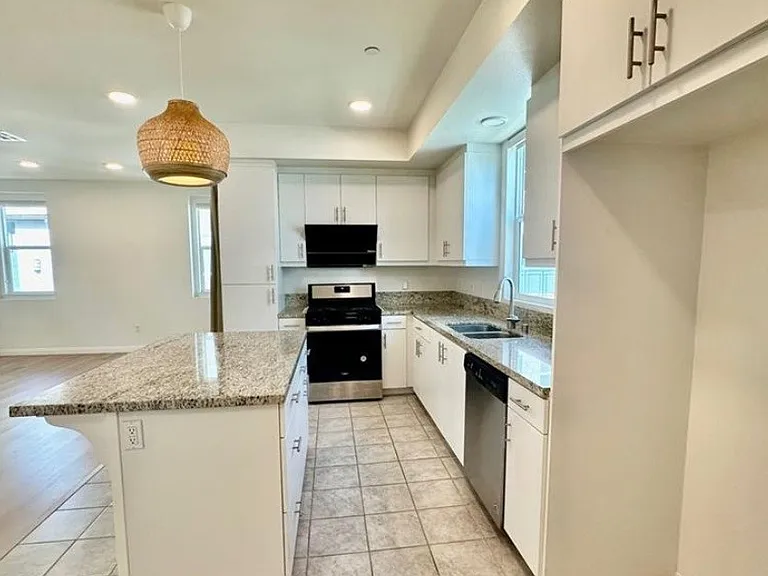 7817 Paxton Pl — Photo 5