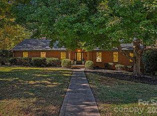 701 Manning Dr, Charlotte, NC 28209