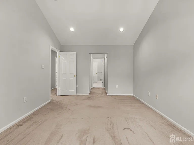 16 Lee Ct #405 — Photo 25