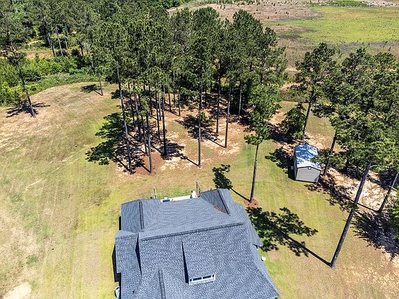 3rd image of 186 Live Oak Dr