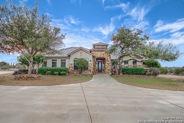 1st image of 1027 Oak Turn