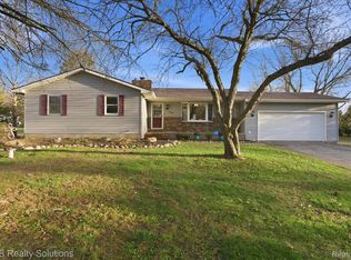 1357 Bloomingfield Dr, Lapeer, MI 48446