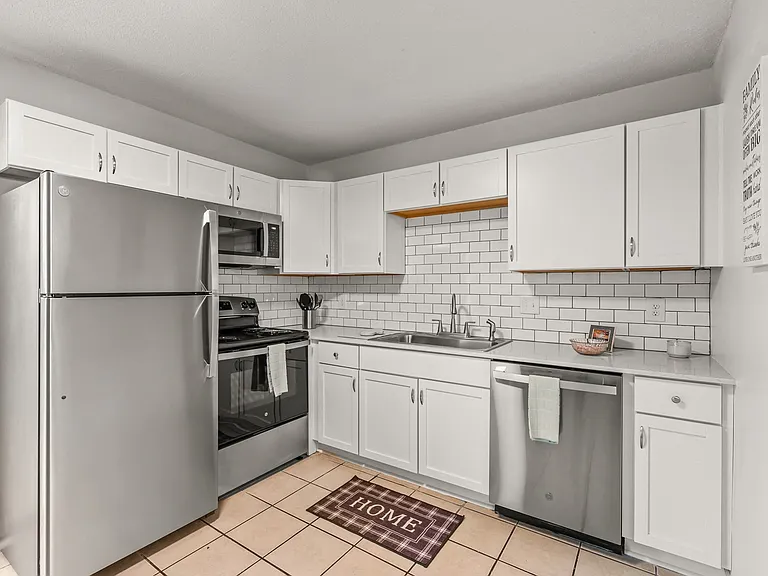Summerville Apartments — Photo 8