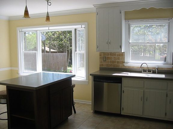 2nd image of 2421 Hillandale Dr