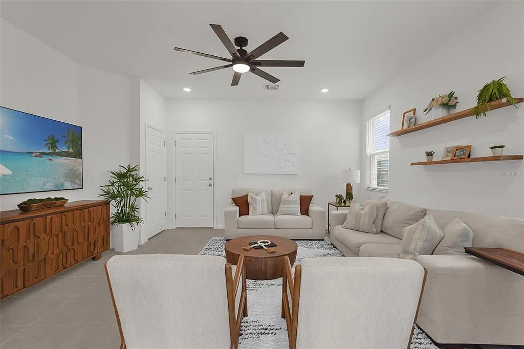 3 bed, 2.5 bath, 1704 sqft, $2,350 — Photo 3