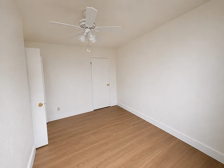 1723 Commercial St — Photo 8