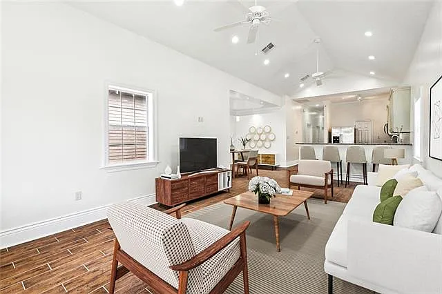 3316 Calhoun St — Photo 3