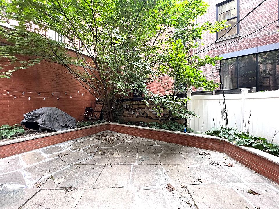 1st image of 17 Stuyvesant St