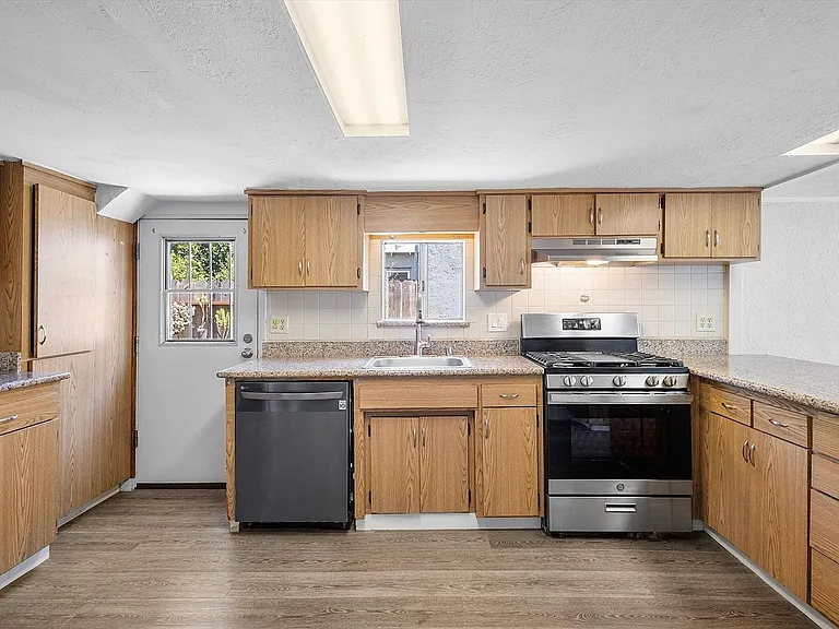 531 Taylor Ave — Photo 6
