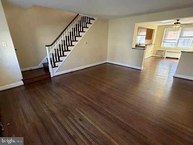 3 bed, 1.0 bath, 1320 sqft, $2,000 — Photo 2
