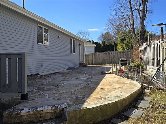 4th image of 91 Mary Ellen Rd