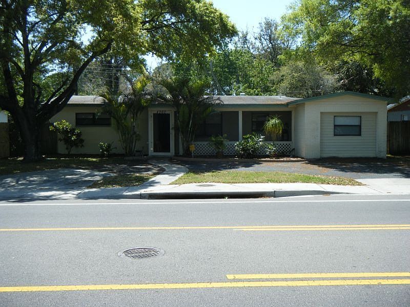 Pull-Thru Driveway
