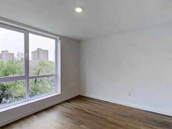 4th image of 814 Amsterdam Ave Floor 5