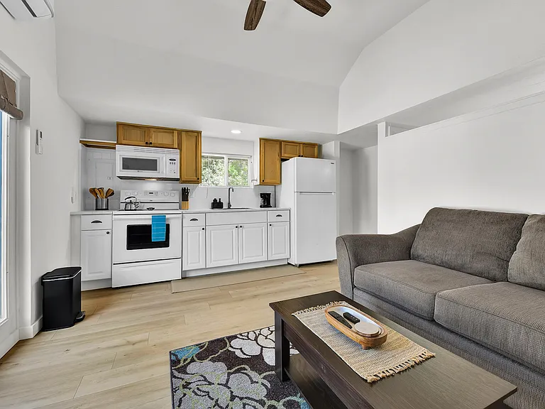 6903 W Poplar St #B — Photo 3