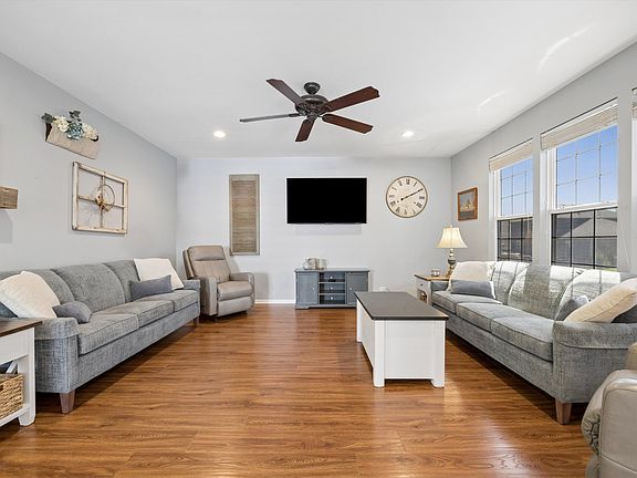 4th image of 1562 Glenside Dr