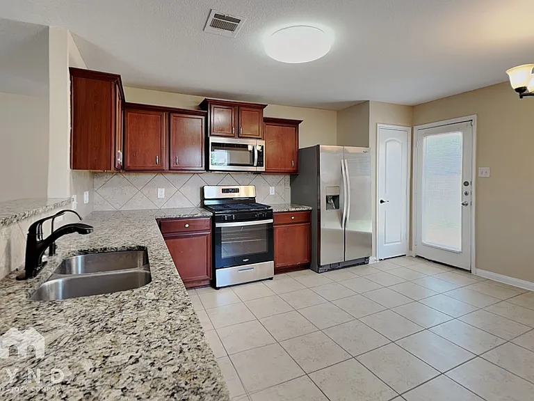 1680 Amy Dr — Photo 3