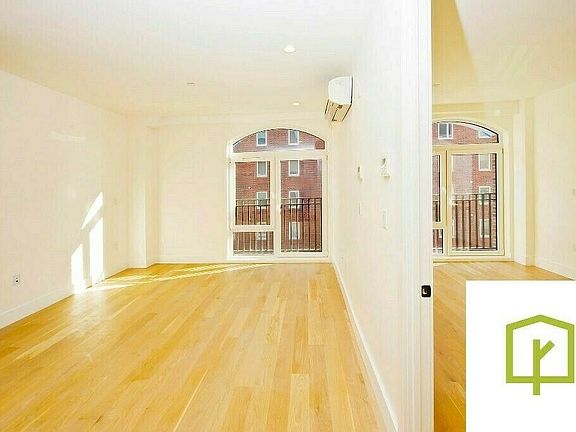 2nd image of 961 Willoughby Ave #405