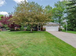 1061 Belwood Dr, Highland Heights, OH 44143