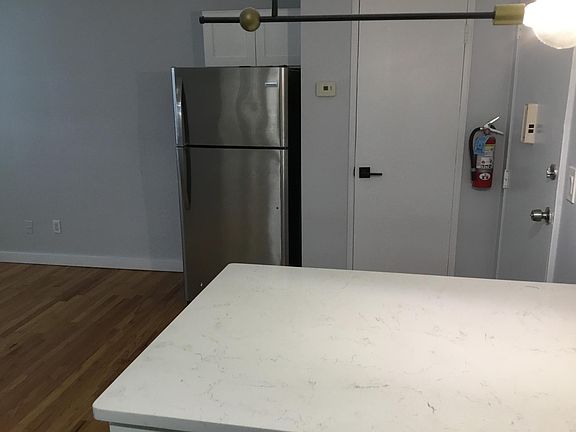 3rd image of 800 Bloomfield Ave APT B6