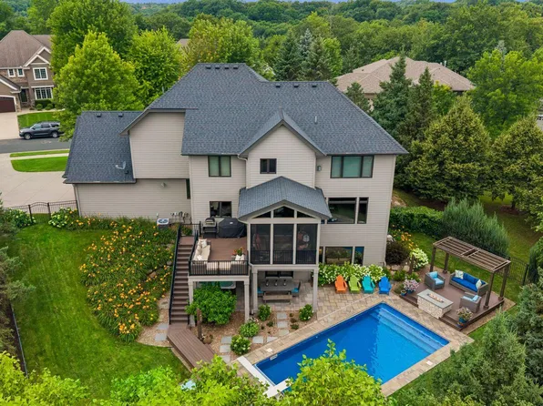 10053 Trails End Rd, Chanhassen, MN 55317