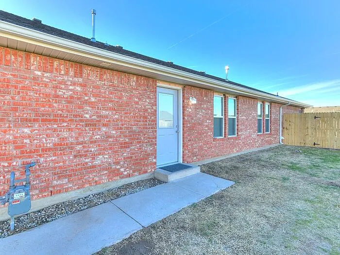 2515 Leeds Ln — Photo 16