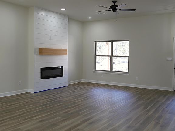 4th image of 1123 E Carmichael Rd