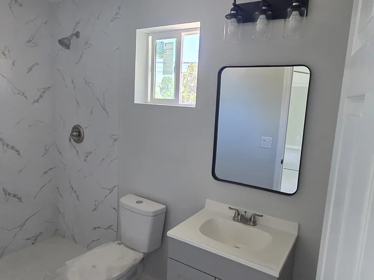 1126 E Grand Ave #2 — Photo 5
