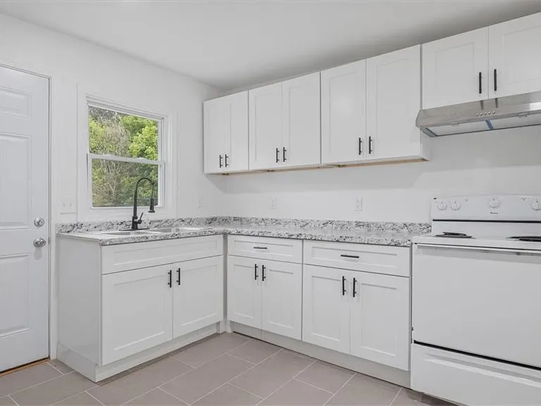 608 N College Dr #3 — Photo 11