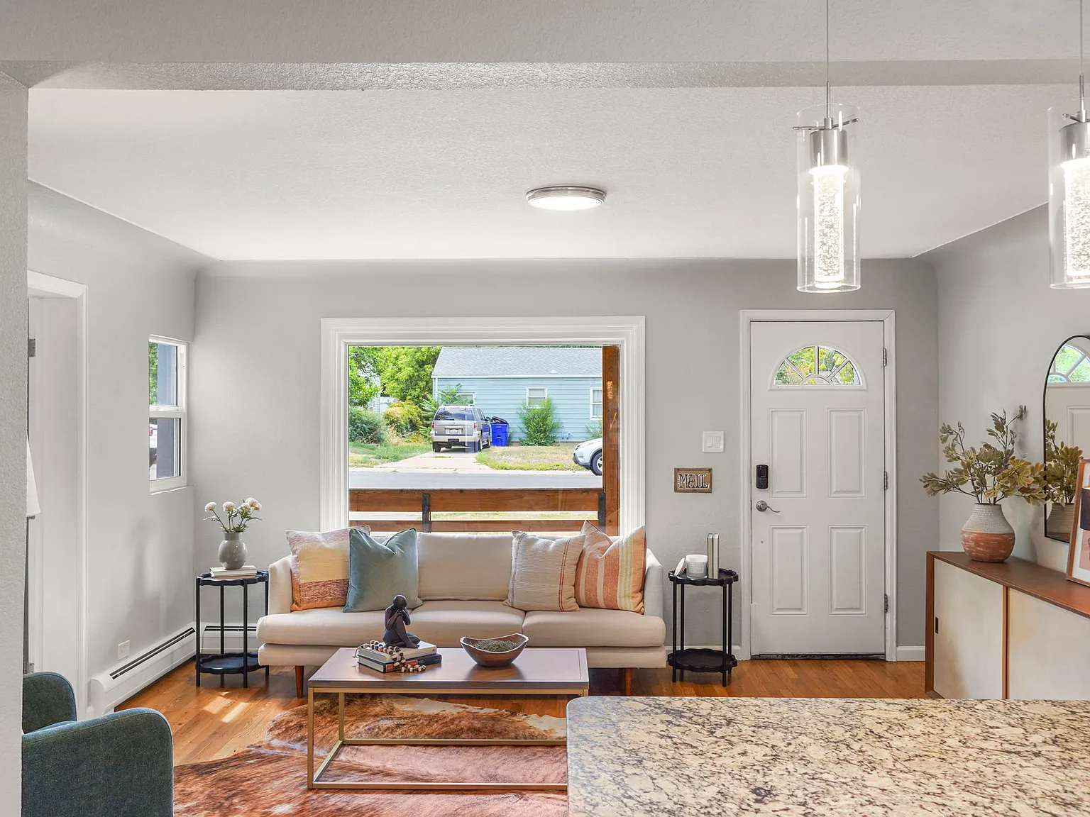 3 bed, 1133 sqft, $3,200 — Photo 3