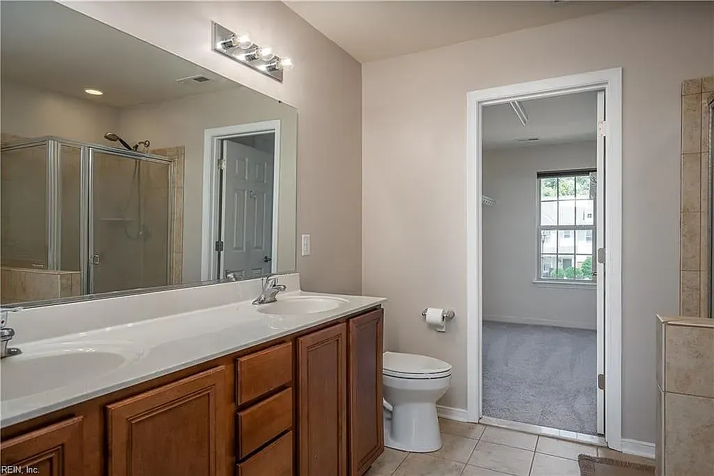 3 bed, 2.5 bath, 1730 sqft, $2,300 — Photo 2