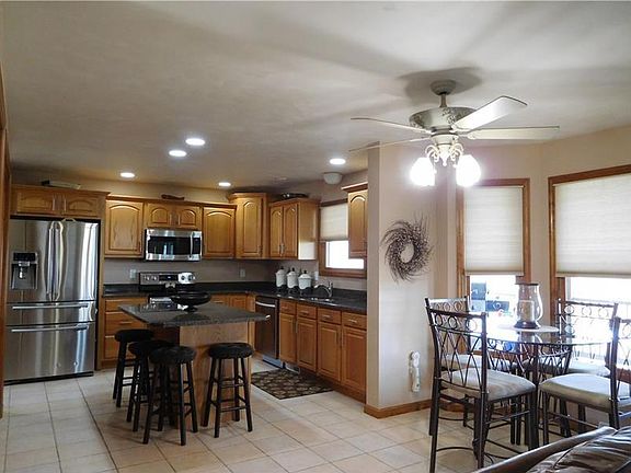 4th image of 302 Churchill Dr