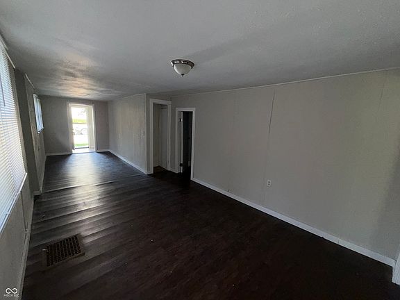5th image of 2403 Fletcher St