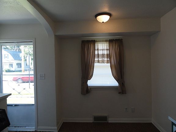 3rd image of 315-317 E Bismark Rd